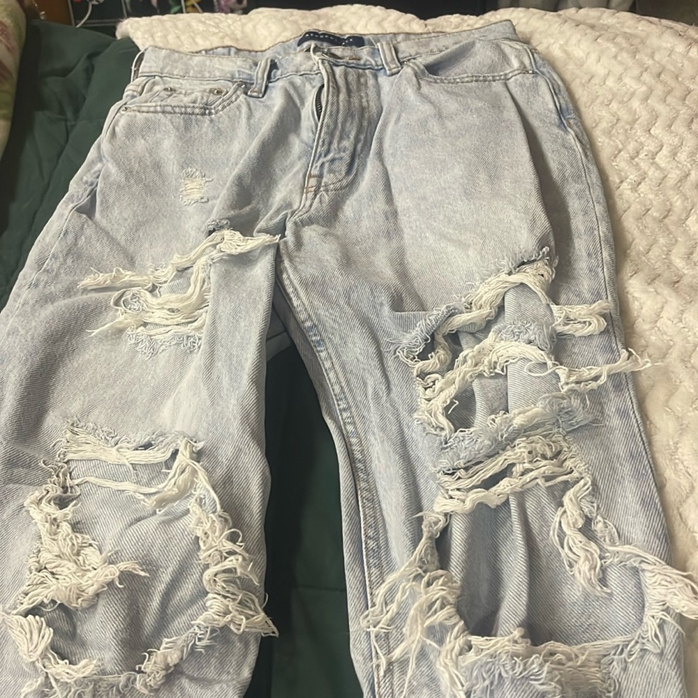 Light wash mom jeans size 2